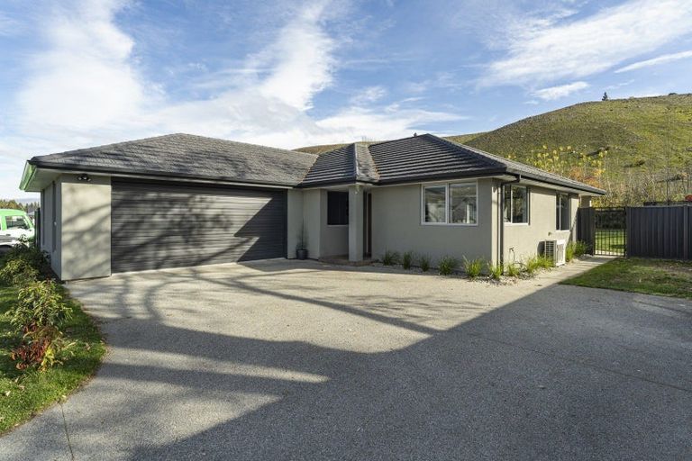 Photo of property in 20 Perriam Place, Mount Pisa, Cromwell, 9383