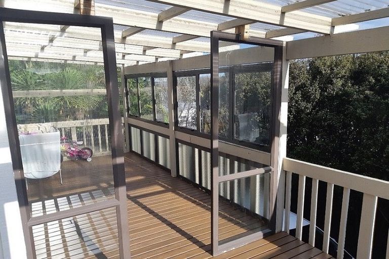 Photo of property in 2/20 Waverley Avenue, Glenfield, Auckland, 0629