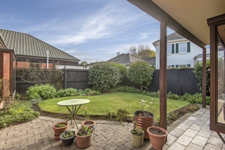 Photo of property in 2/26 Felstead Place, Avonhead, Christchurch, 8042