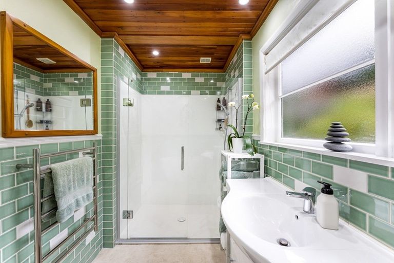 Photo of property in 33 Peel Place, Wainuiomata, Lower Hutt, 5014