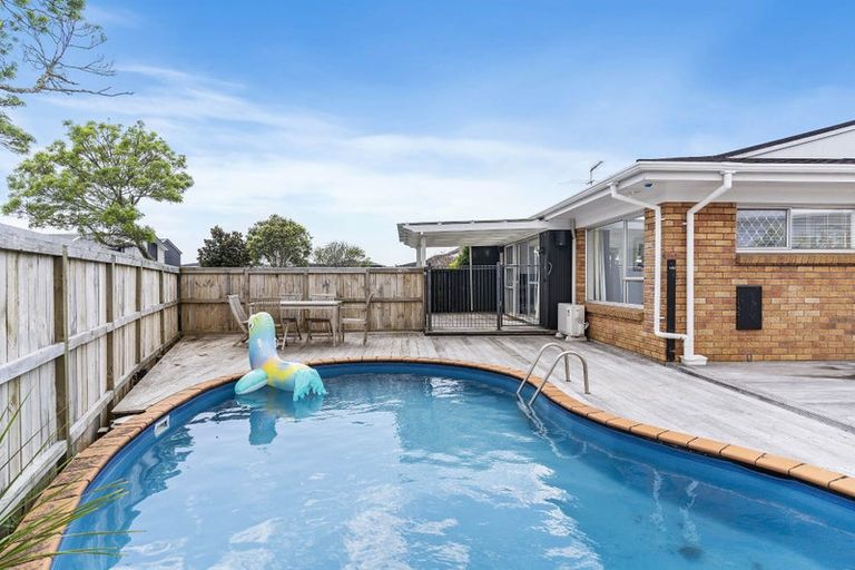 Photo of property in 1/33 Bramley Drive, Farm Cove, Auckland, 2012