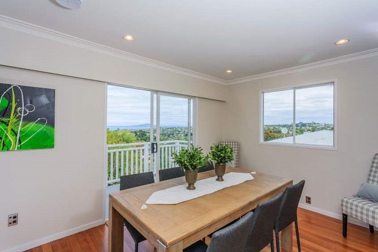 Photo of property in 3 Barker Rise, Northcross, Auckland, 0632