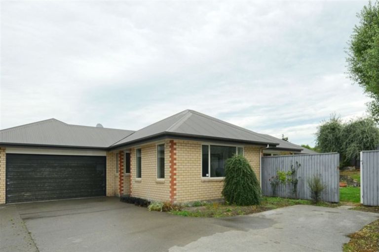 Photo of property in 5 Willowview Drive, Redwood, Christchurch, 8051