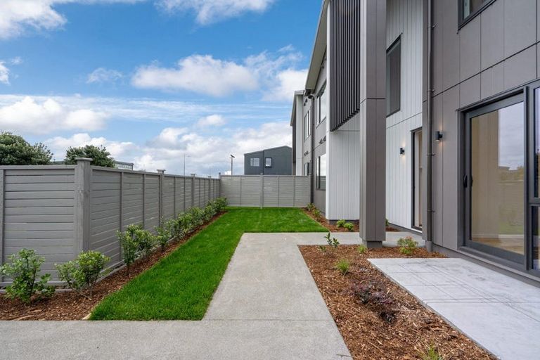 Photo of property in 4 Park Green Avenue, Rosehill, Papakura, 2113