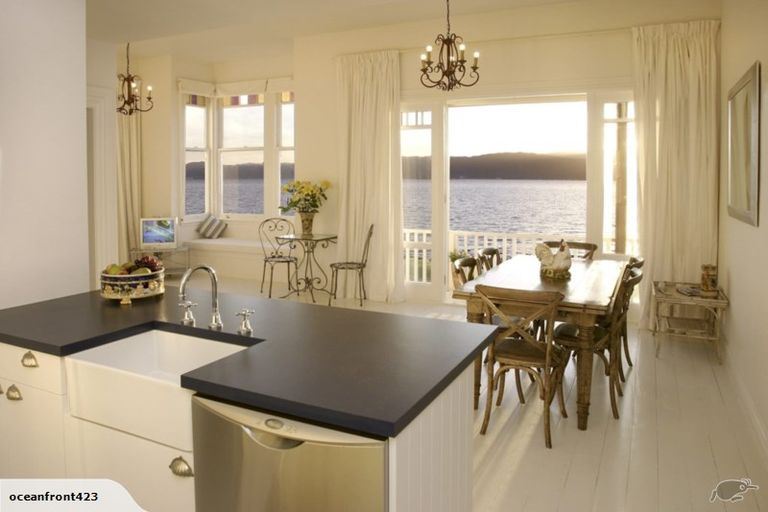 Photo of property in 387 Karaka Bay Road, Karaka Bays, Wellington, 6022