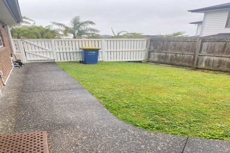 Photo of property in 40 Corricvale Way, Northcross, Auckland, 0630