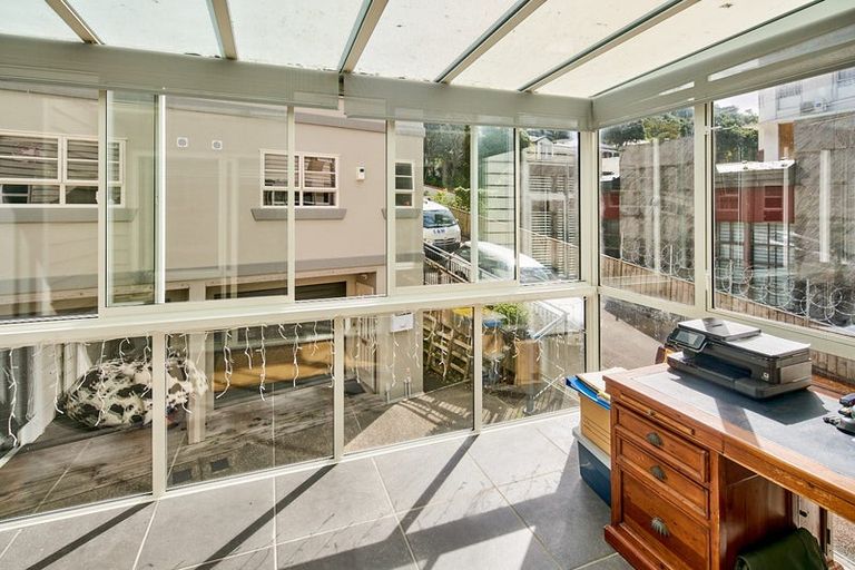 Photo of property in 12a Glenmore Street, Thorndon, Wellington, 6011