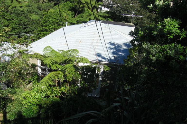 Photo of property in 2/139 Kelburn Parade, Kelburn, Wellington, 6012