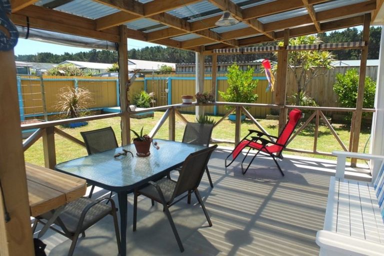 Photo of property in 21a Hennessy Street East, Foxton Beach, Foxton, 4815