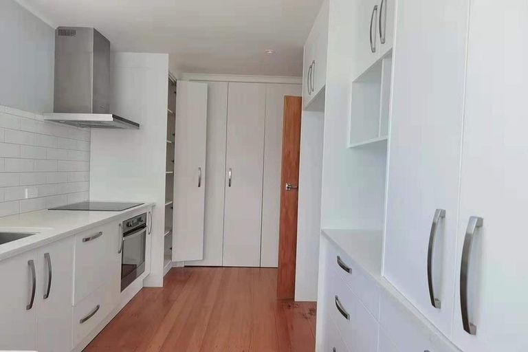 Photo of property in 4 Springbank Lane, Te Atatu Peninsula, Auckland, 0610