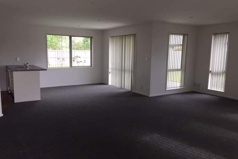 Photo of property in 69 Acacia Avenue, Rangiora, 7400