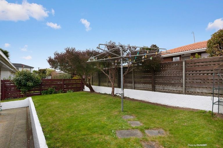 Photo of property in 2/271 Karori Road, Karori, Wellington, 6012