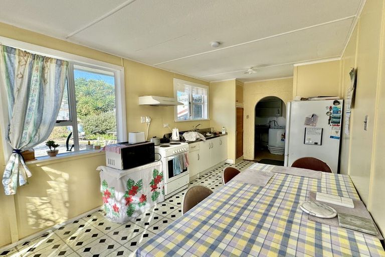 Photo of property in 102 Champion Street, Cannons Creek, Porirua, 5024