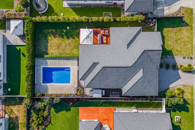 Photo of property in 14 Gilbransen Road, Kumeu, 0810