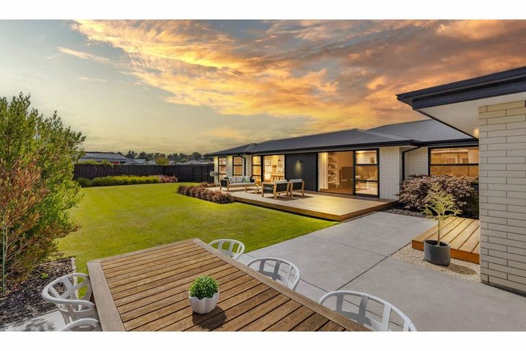 Photo of property in 21 Awa Place, Rangiora, 7400