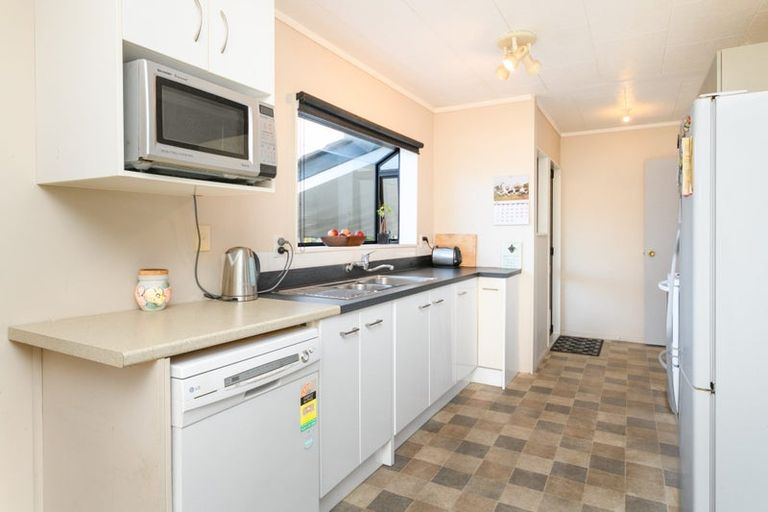 Photo of property in 2 Bevan Place, Cloverlea, Palmerston North, 4412