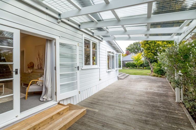 Photo of property in 35 Cambridge Terrace, Masterton, 5810