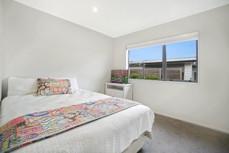 Photo of property in 14 Gelderland Way, Karaka, Papakura, 2113