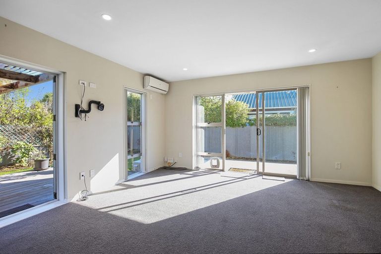 Photo of property in 2/240a Estuary Road, South New Brighton, Christchurch, 8062