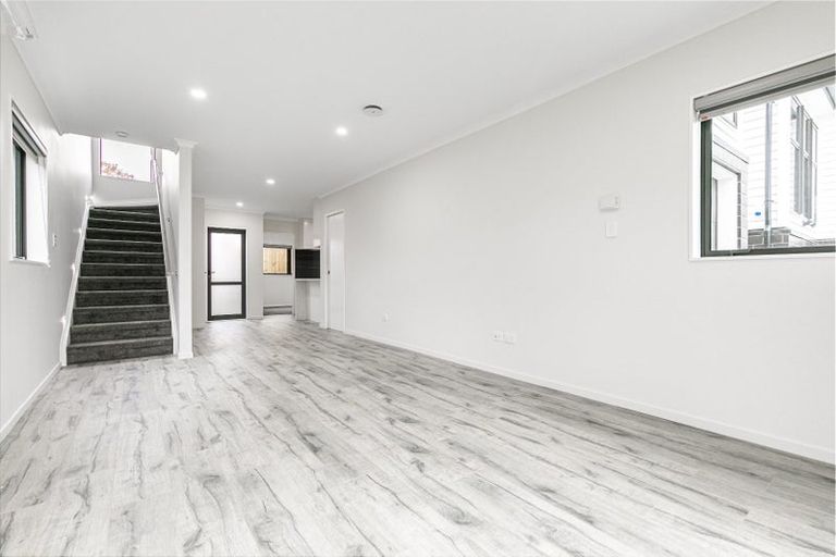 Photo of property in 84 Godley Road, Green Bay, Auckland, 0604