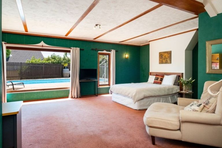 Photo of property in 1 Tauroa Road, Havelock North, 4130