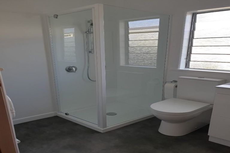 Photo of property in 40 Mana Esplanade, Paremata, Porirua, 5026