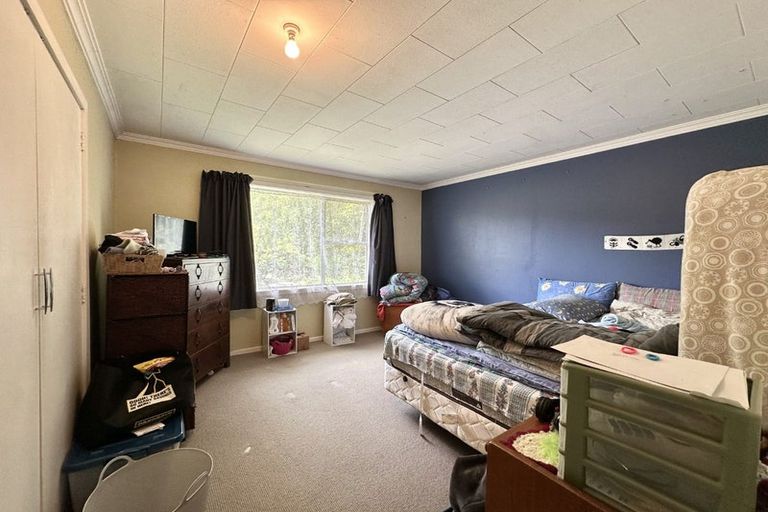 Photo of property in 480 Stokes Valley Road, Stokes Valley, Lower Hutt, 5019