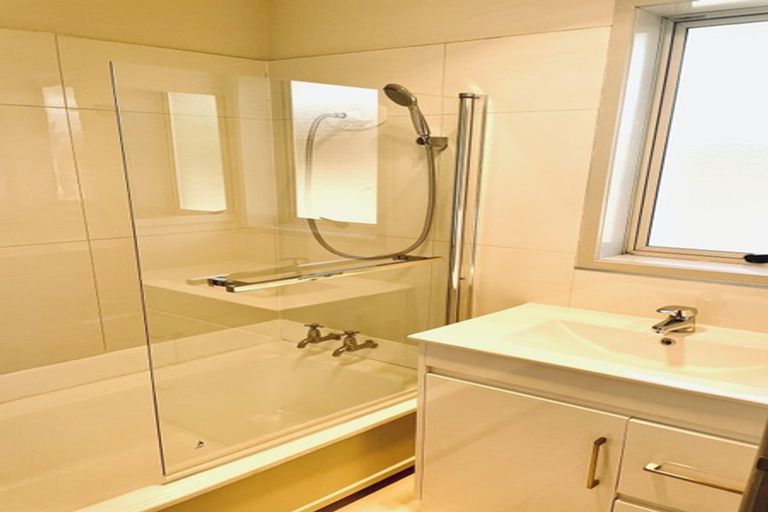 Photo of property in 2/130 Kelvyn Grove, Manurewa, Auckland, 2102