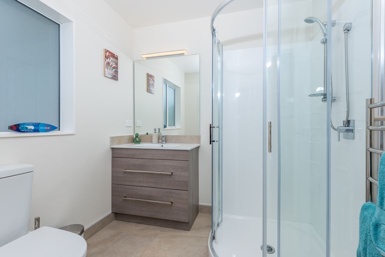 Photo of property in 6 Lockyer Road, Kumeu, 0810