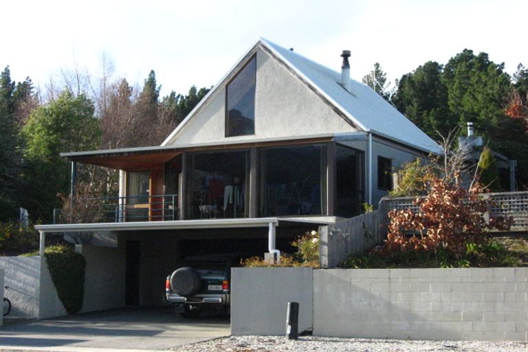 Photo of property in 8 Cedar Drive, Kelvin Heights, Queenstown, 9300
