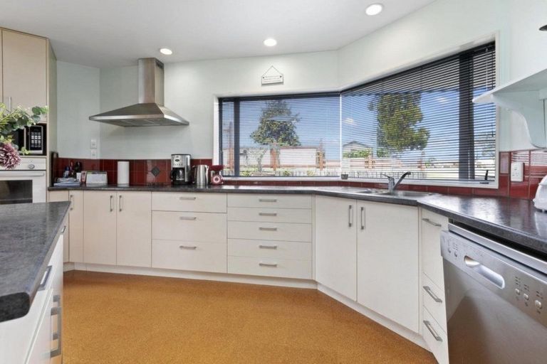 Photo of property in 382 Otumoetai Road, Otumoetai, Tauranga, 3110