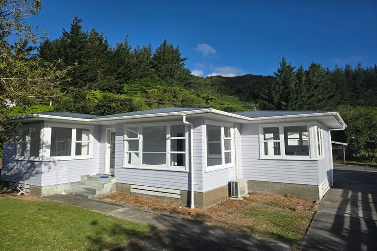 Photo of property in 15 Parenga Street, Wainuiomata, Lower Hutt, 5014