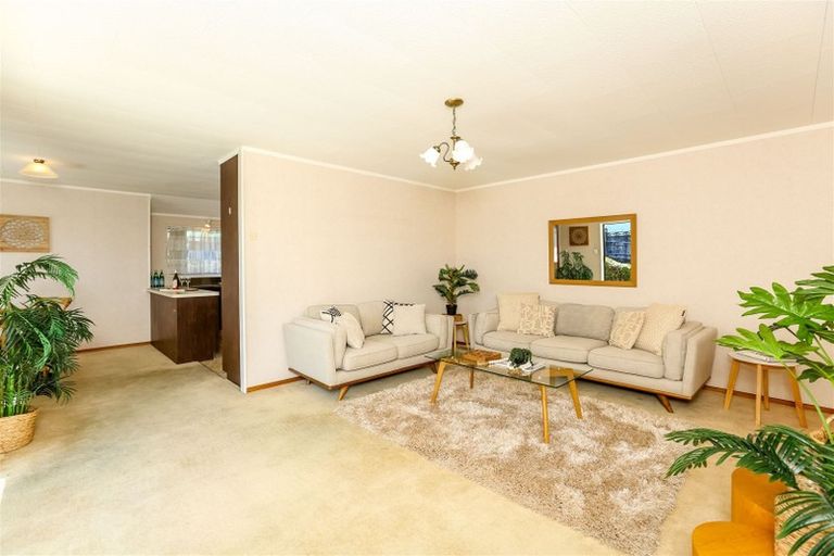 Photo of property in 2/481 Saint Aubyn, Moturoa, New Plymouth, 4310