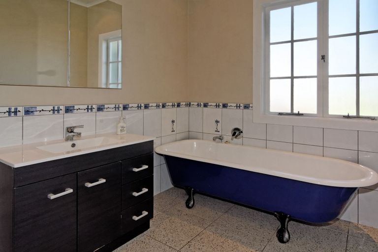 Photo of property in 22 Rimu Road, Oratia, Auckland, 0604