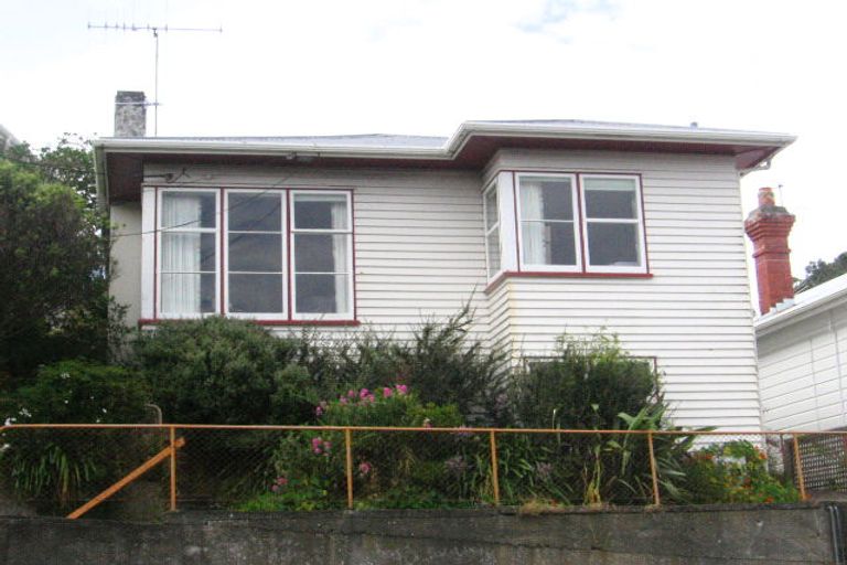 Photo of property in 70 Northland Road, Northland, Wellington, 6012