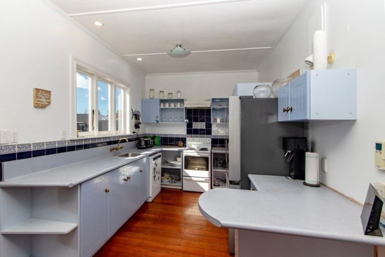 Photo of property in 99 Wellesley Road, Napier South, Napier, 4110