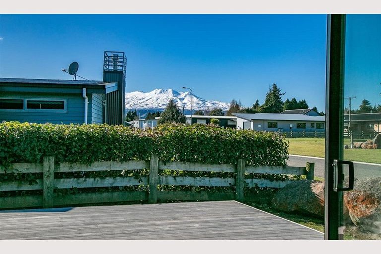 Photo of property in 30 Snowmass Drive, Ohakune, 4625
