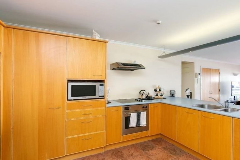 Photo of property in Endeavour Apartments, 6/125 Thorndon Quay, Pipitea, Wellington, 6011