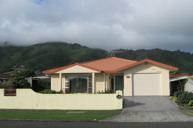 Photo of property in 1 David Street, Waikanae, 5036