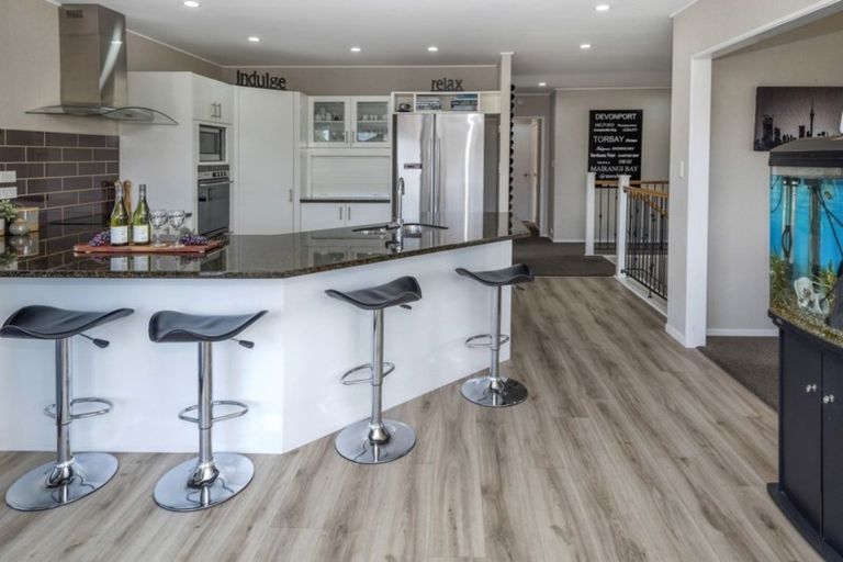 Photo of property in 47 Simmental Crescent, Somerville, Auckland, 2014