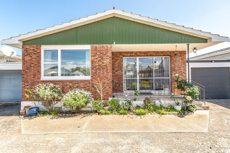 Photo of property in 3/5 Saint Leonard Street, Saint Johns Hill, Whanganui, 4501