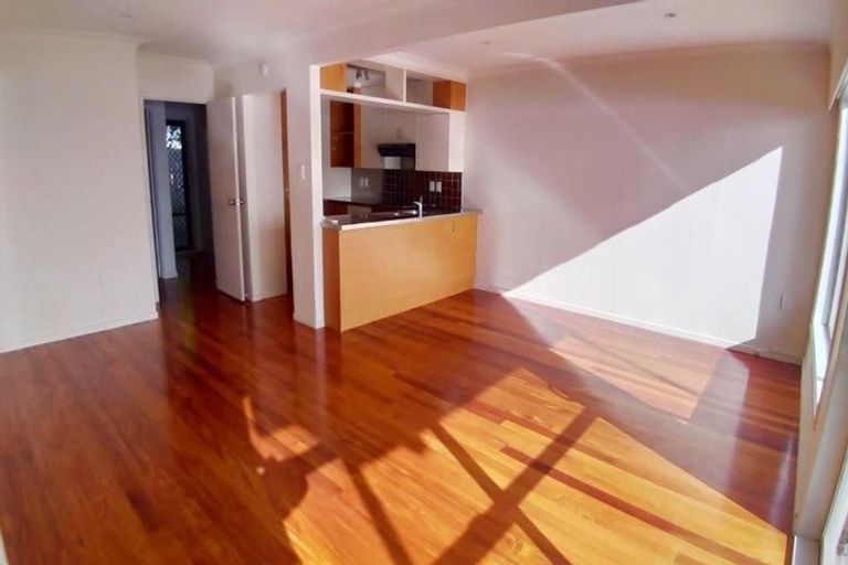 Photo of property in 2/198 Hurstmere Road, Takapuna, Auckland, 0622