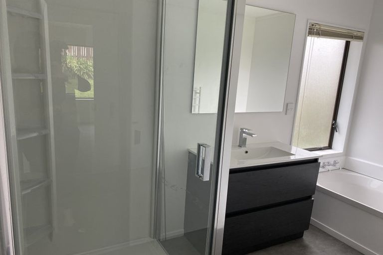 Photo of property in 9 Amery Place, West Harbour, Auckland, 0618