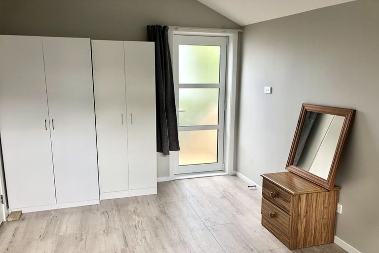 Photo of property in 33b Lake Road, Northcote, Auckland, 0627