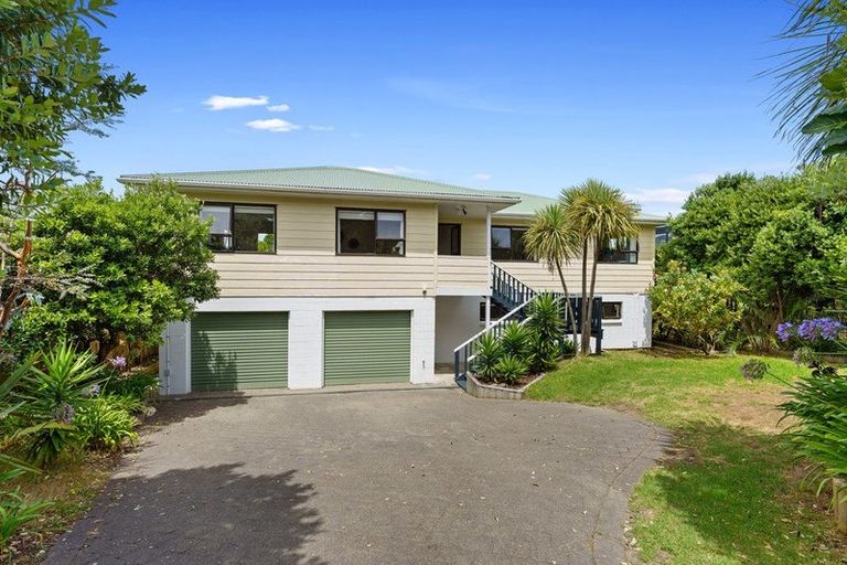 Photo of property in 104 Tutere Street, Waikanae Beach, Waikanae, 5036