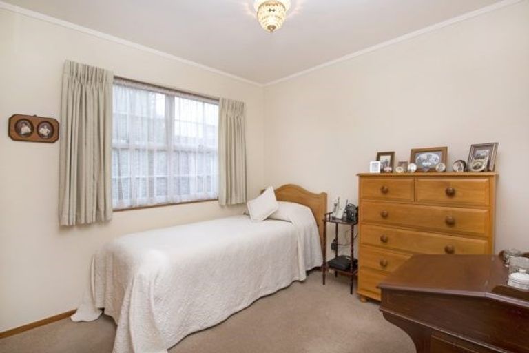 Photo of property in 2/3 Benygloe Place, Highland Park, Auckland, 2010
