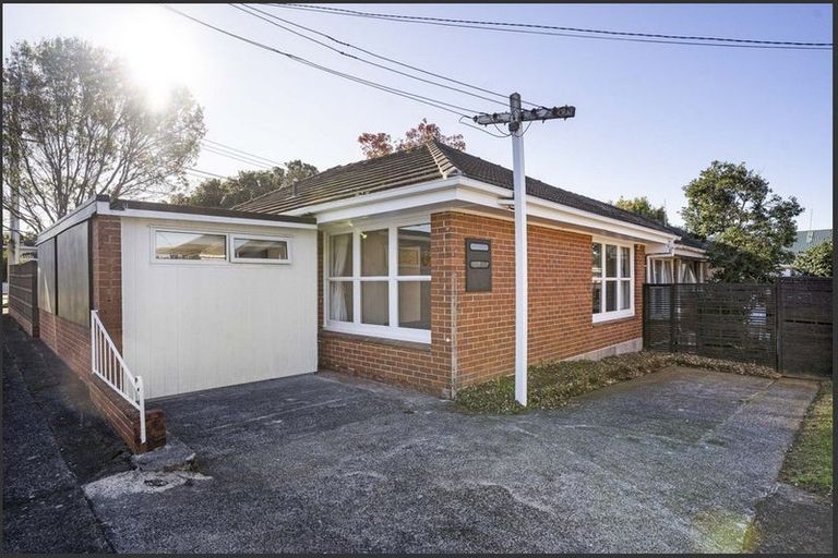 Photo of property in 1/59 Tawa Road, One Tree Hill, Auckland, 1061