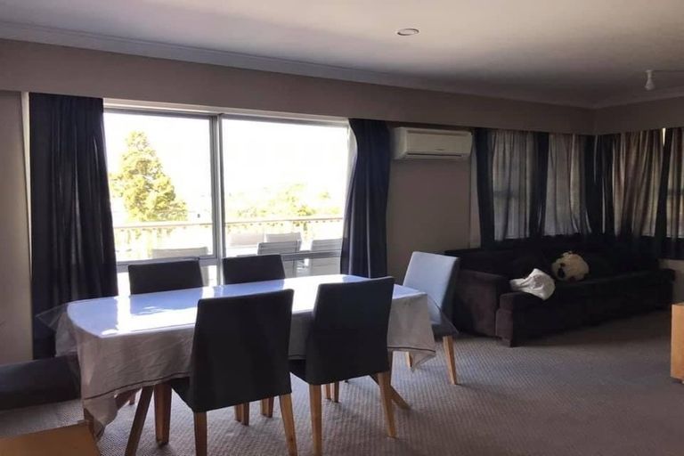 Photo of property in 10 Mirovale Place, Totara Vale, Auckland, 0629