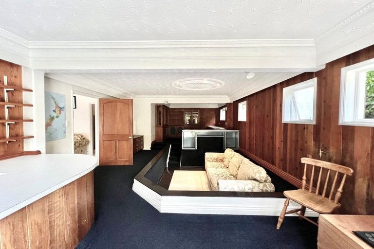 Photo of property in 14 Titirangi Beach Road, Titirangi, Auckland, 0604