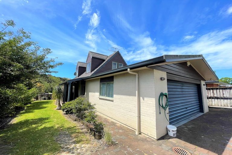 Photo of property in 2/42 Headcorn Place, Botany Downs, Auckland, 2010